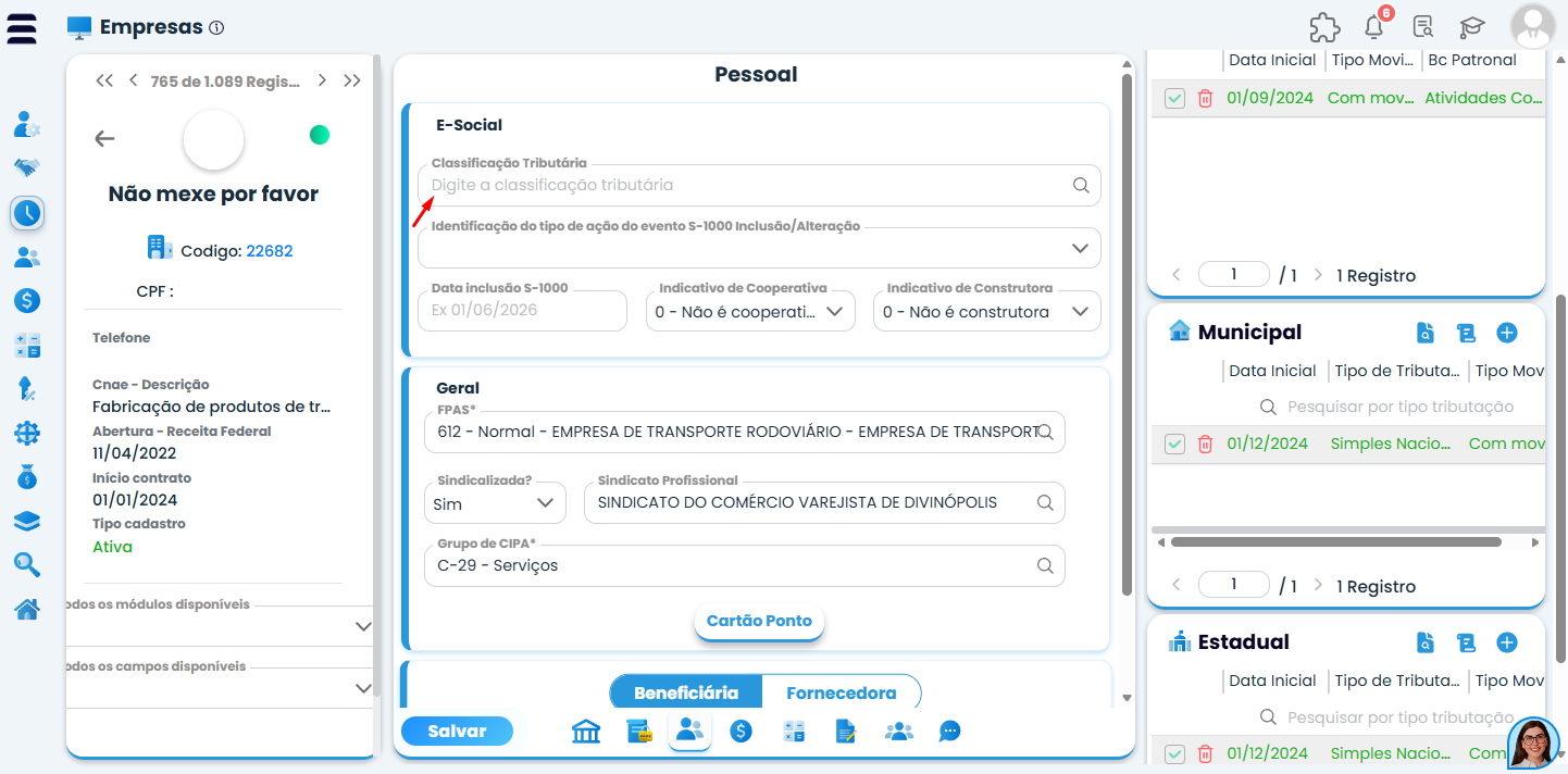 Tela da empresa no Sistema Contábil Makro destacando o campo Classificação Tributária para conferir a configuração do eSocial 261.