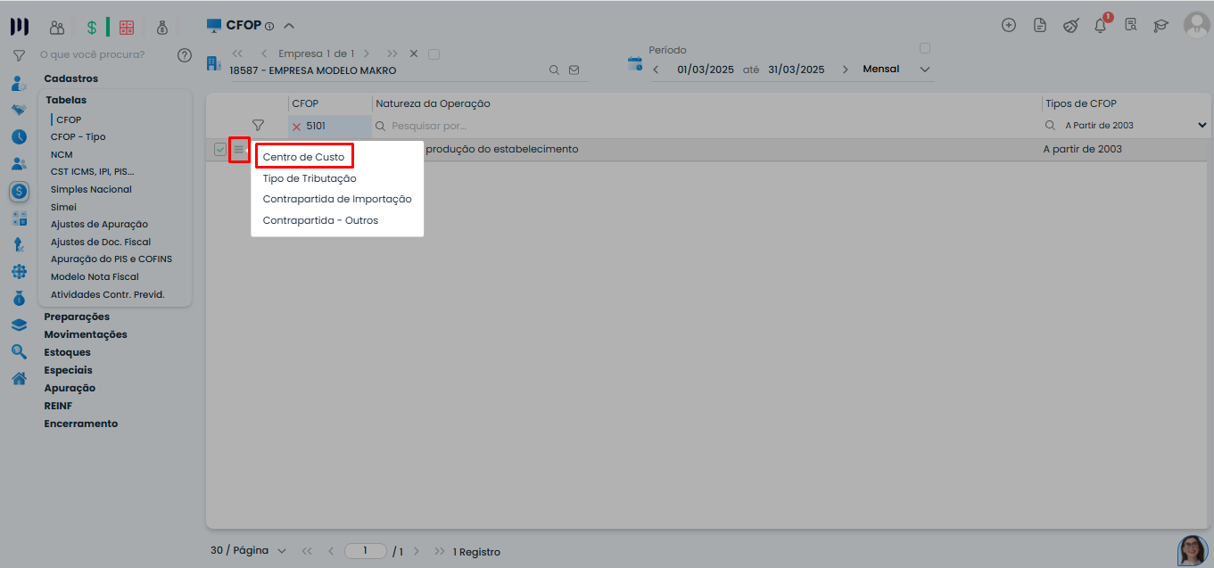 Tela do Sistema Contábil Makro exibindo o menu de opções do CFOP com a opção Centro de Custo destacada para configurar a importação de Arquivo XML.