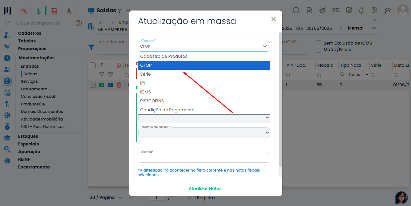Tela do Sistema Contábil Makro exibindo a seleção do campo CFOP na atualização em massa de CFOP em Notas Fiscais para alterar registros.