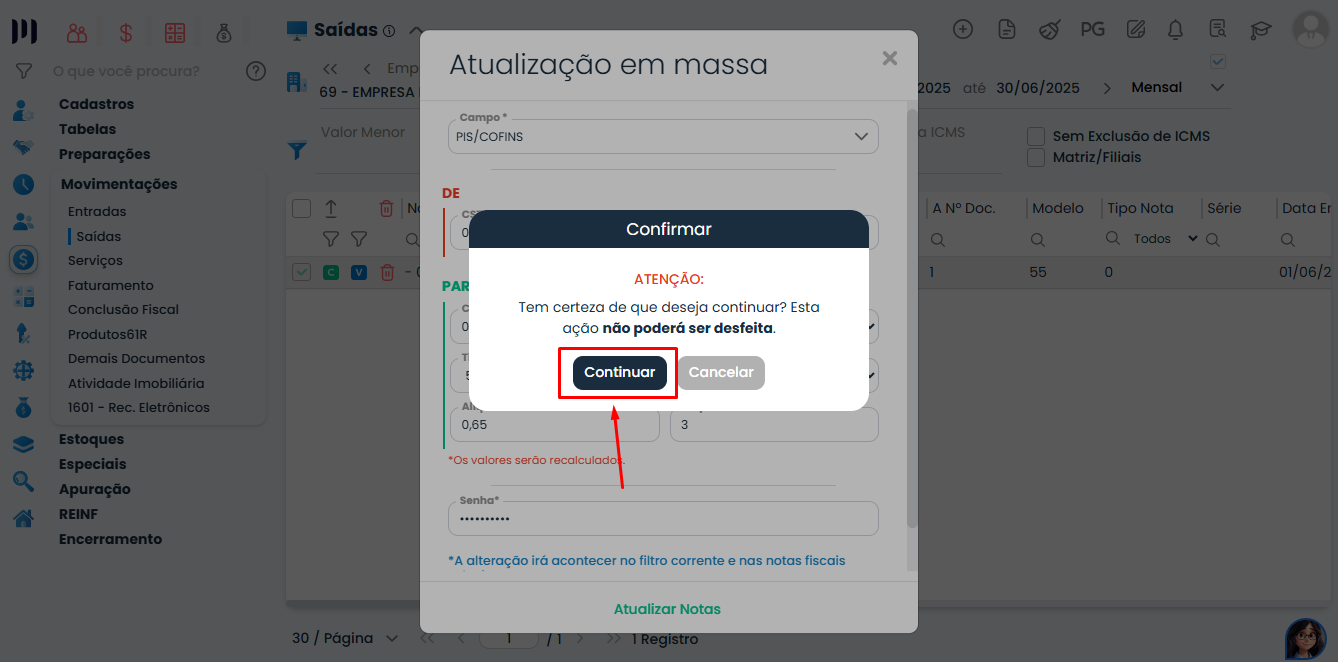 Tela do Sistema Contábil Makro exibindo a confirmação da Atualização em massa de PIS/COFINS antes da aplicação definitiva das alterações nas notas fiscais.