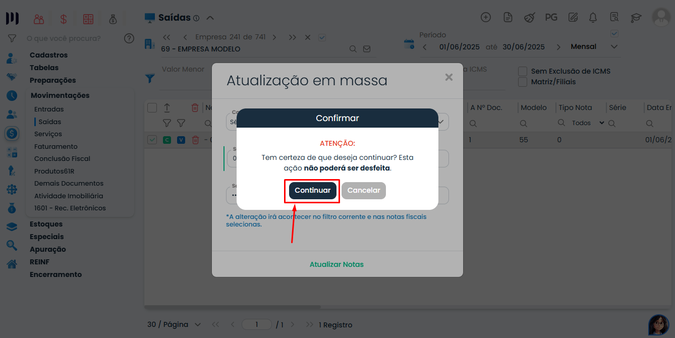 Mensagem de confirmação no Sistema Contábil Makro solicitando validação antes de finalizar a Atualização em massa de Notas Fiscais.
