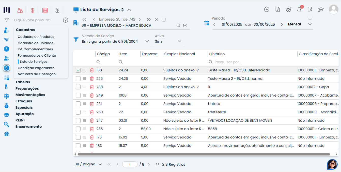 Sistema Contábil Makro exibindo a tela Lista de Serviços para localizar atividades e consultar Centros de Custo em Notas de Serviços.